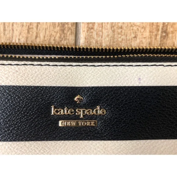 Kate Spade/Everpurse Phone Charging wristlet - Picture 6 of 9